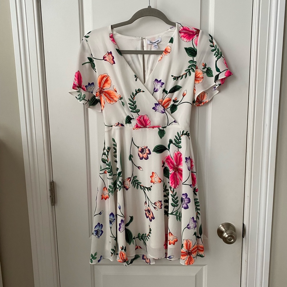 Express, White floral dress. Size 0